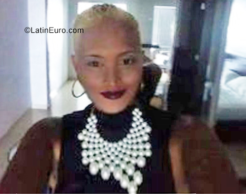 Date this happy Dominican Republic girl Luz from Santo Domingo DO38975