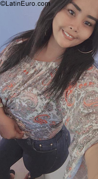 Date this foxy Dominican Republic girl Paola from Maria Trinidad Sanchez DO39209