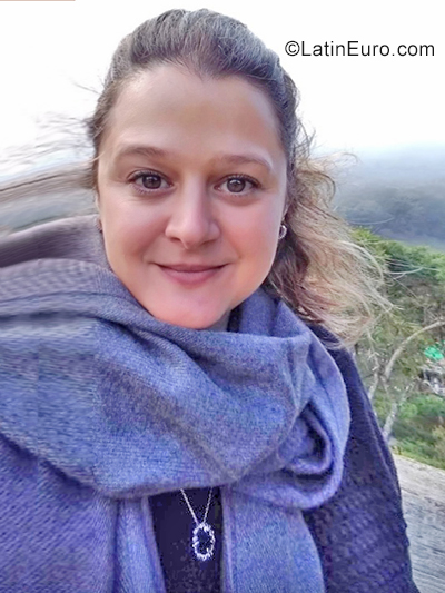 Date this nice looking Brazil girl Ana from Curitiba BR11311