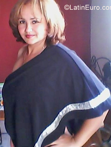 Date this good-looking Venezuela girl Aida from Maracaibo VE3703