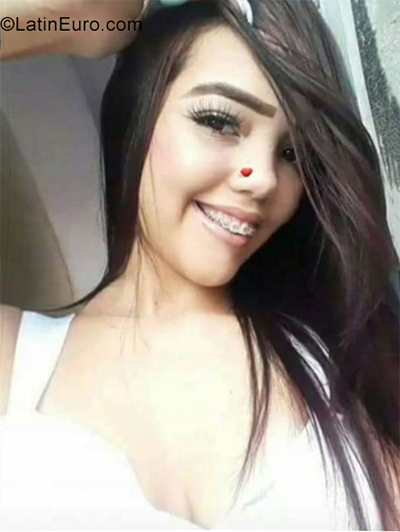 Date this pretty Colombia girl Estefani from Bogota CO29296
