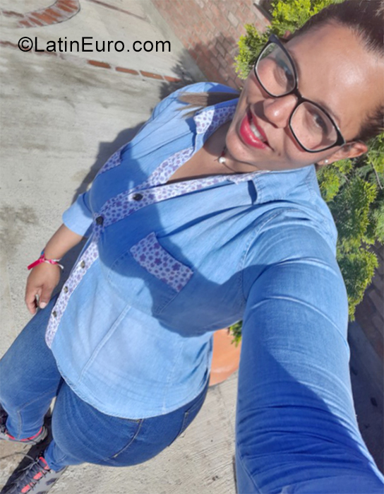 Date this hard body Spain girl Zylmely from Madrid ES597