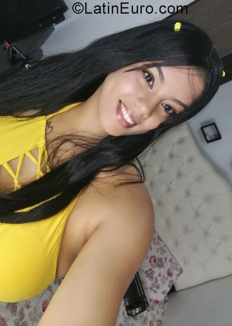 Date this charming Colombia girl Melanie from Bucaramanga CO29454
