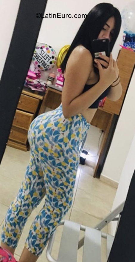 Date this charming Venezuela girl Alejandra from Caracas VE3755