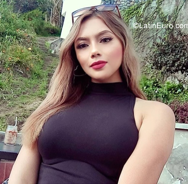 Date this stunning Ecuador girl Lucely from Quito EC904