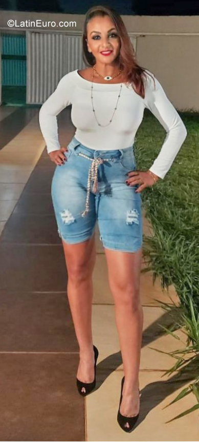 Date this exotic Brazil girl Jucelia from Brasilia BR11332