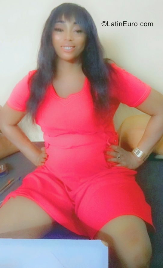 Date this lovely Cote D'Ivoire girl Angyflo from Abidjan CI75