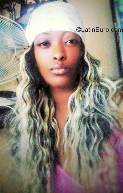 Date this attractive Cuba girl Sucel from Cienfuegos CU760