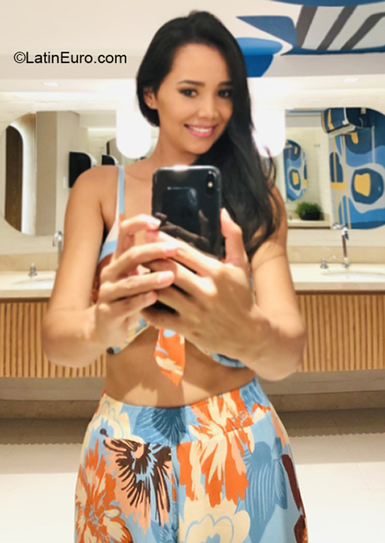 Date this georgeous Brazil girl Ana Patrcia from Rio De Janeiro BR11334