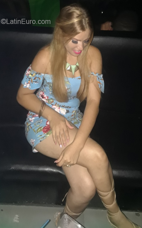 Date this charming Dominican Republic girl Yokaira from Santo Domingo DO39447