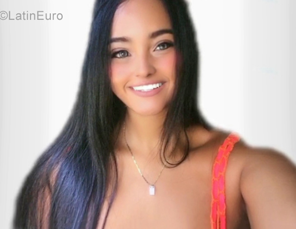 Date this delightful Venezuela girl Daniela from Caracas VE3813