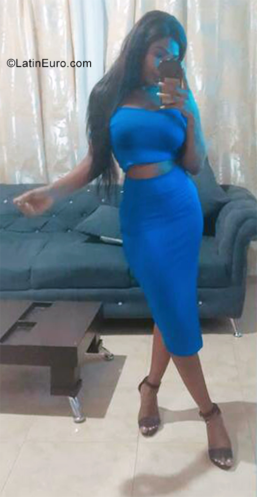 Date this foxy Colombia girl Fabiana from Cali CO29781