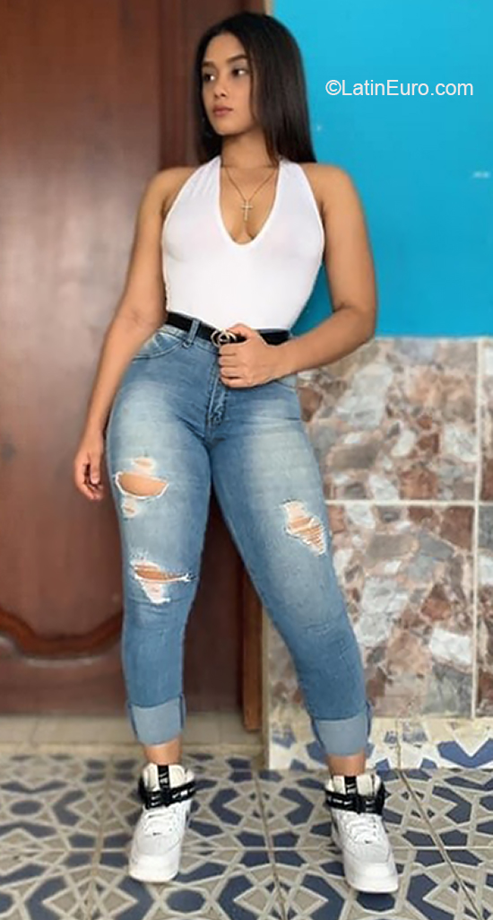 Date this fun Dominican Republic girl Samantha from Santiago DO39572
