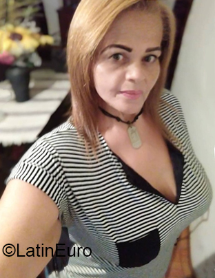 Date this hard body Venezuela girl Carlina from Valencia VE3848