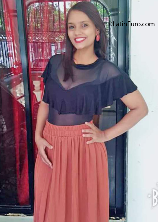 Date this fun Dominican Republic girl Yufy from Cotui DO39626