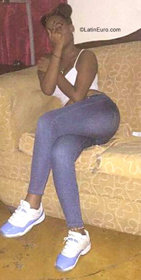 Date this hard body Dominican Republic girl Yisaury from Santiago DO39640
