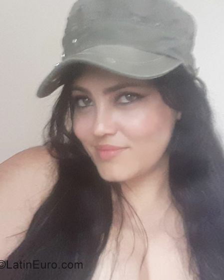 Date this foxy Ecuador girl Nahila from Guayaquil EC787