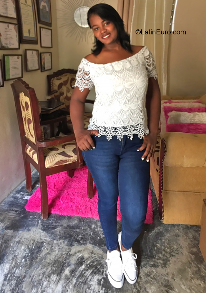 Date this fun Dominican Republic girl Heidy payano from Santo Domingo DO39673