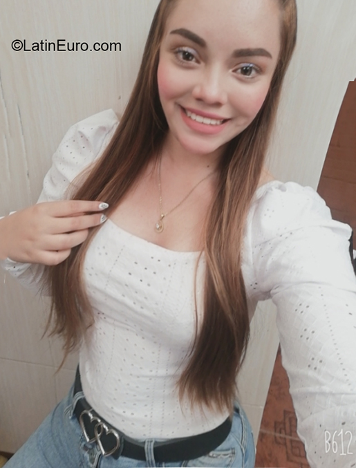 Date this athletic Colombia girl Shara from Bogota CO30003