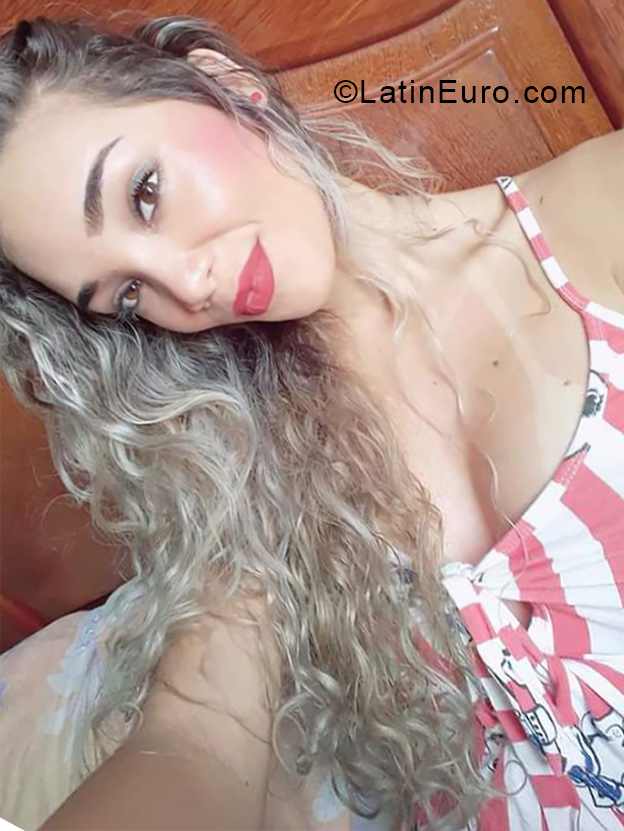 Date this funny Brazil girl Rapha from Rio De Janeiro BR11366
