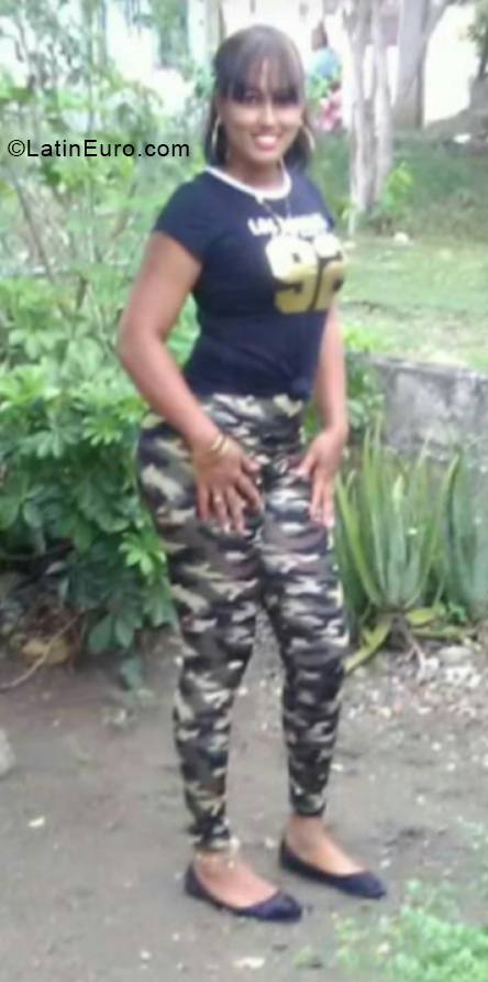 Date this young Dominican Republic girl Ingrid from Santo Domingo DO39811