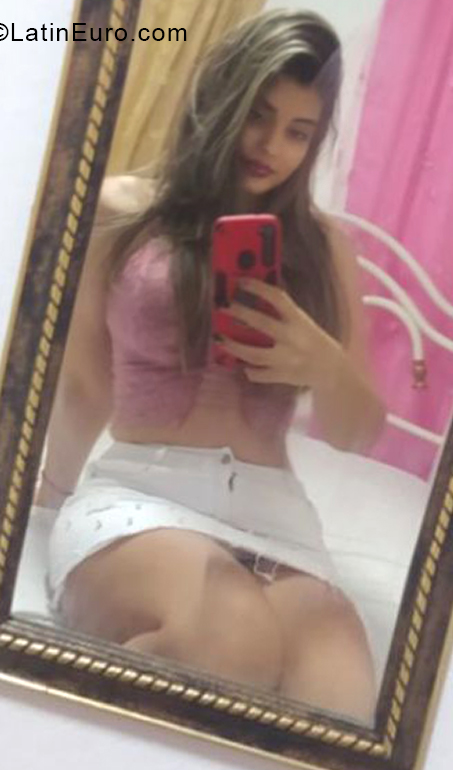 Date this voluptuous Cuba girl Daniela gonzale from Habana CU778