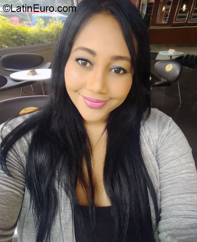Date this delightful Colombia girl Lorelay from Bogota CO30251