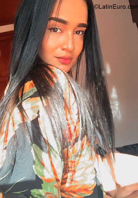 Date this pretty Colombia girl Delanis from Cartagena CO30311