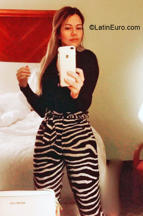 Date this exotic Colombia girl Aubrey from Bogota CO30999