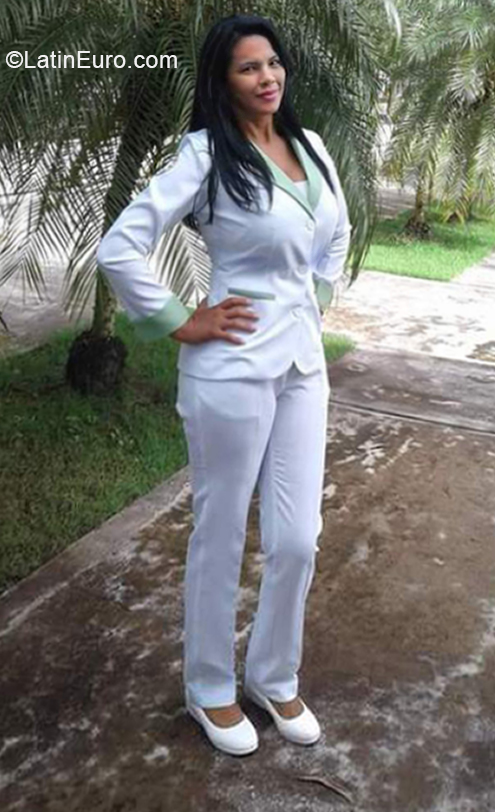 Date this passionate Dominican Republic girl Alexa Estafania from La Vega DO39867