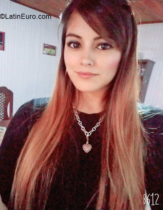 Date this foxy Argentina girl Valentina from Bueno Aires AR753