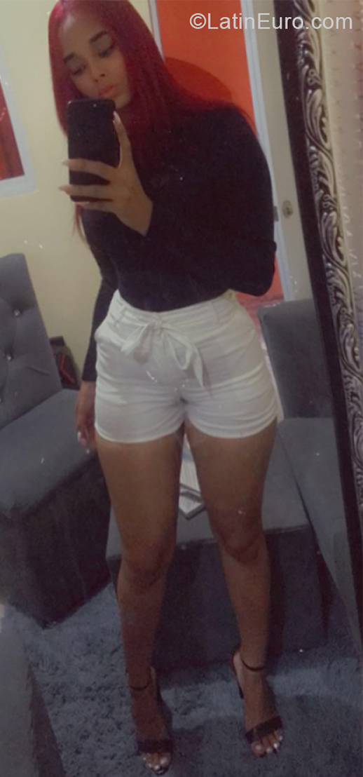 Date this foxy Dominican Republic girl Malia from Santo Domingo DO39891