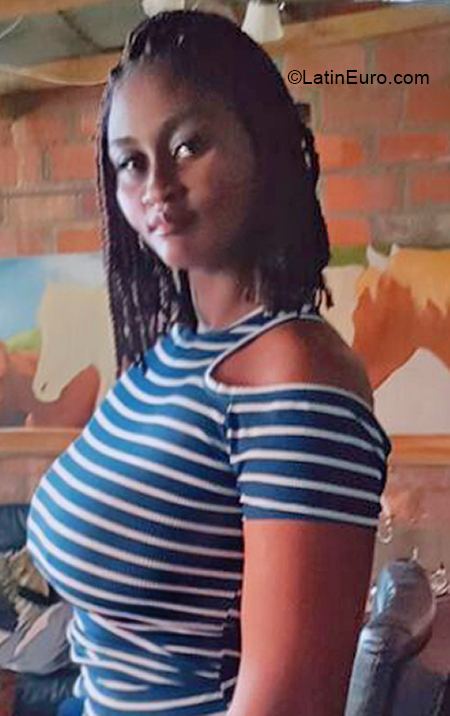 Date this stunning Colombia girl Karen jovana from Medellin CO30420