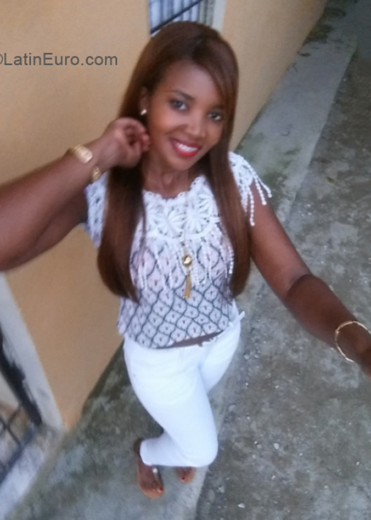 Date this passionate Dominican Republic girl Vianka from Santo Domingo DO39936