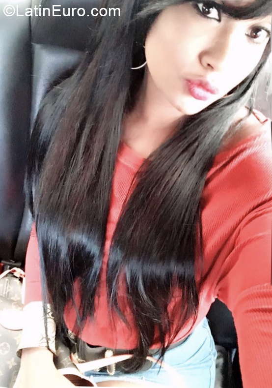 Date this good-looking Dominican Republic girl Monic from Santo Domingo DO39950