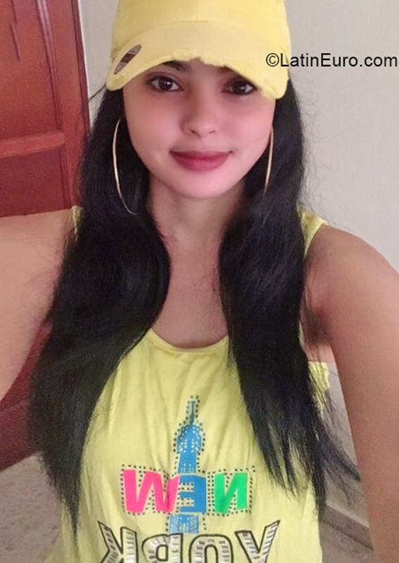 Date this cute Dominican Republic girl Rosana from Bonao DO39977