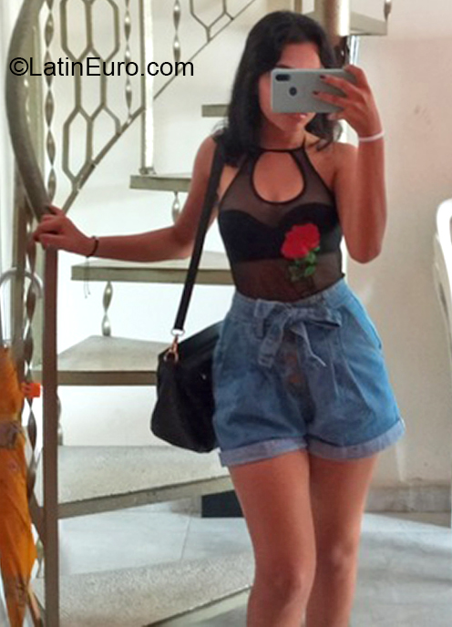 Date this funny Colombia girl Angie from Barranquilla CO30529