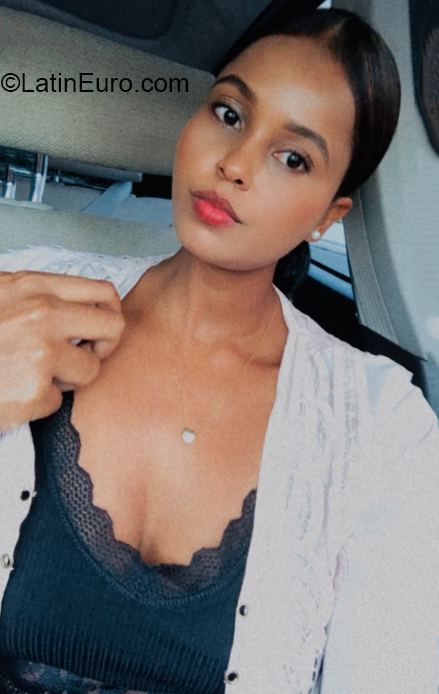 Date this hard body Dominican Republic girl Loren from Santo Domingo DO39994