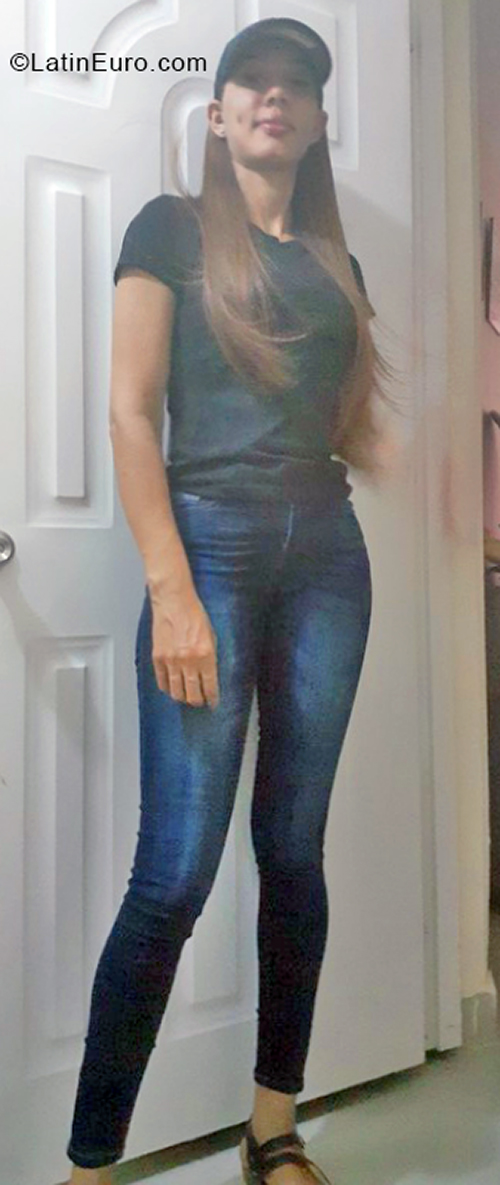 Date this attractive Dominican Republic girl Yanira from Santo Domingo DO40049