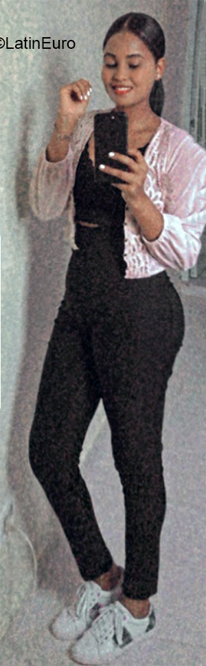 Date this passionate Dominican Republic girl Yoha from Santo Domingo DO40066