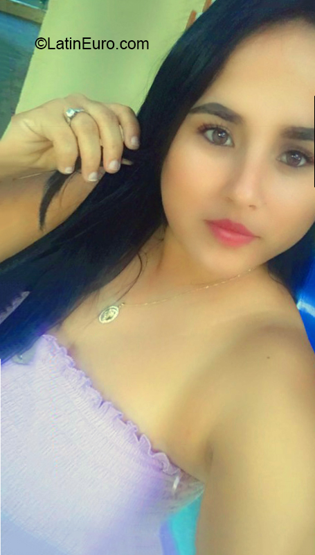 Date this georgeous Dominican Republic girl Madelyne from Santiago DO40070