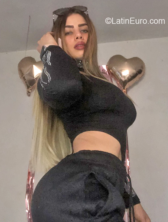 Date this georgeous Colombia girl Legna from Bogota CO30681