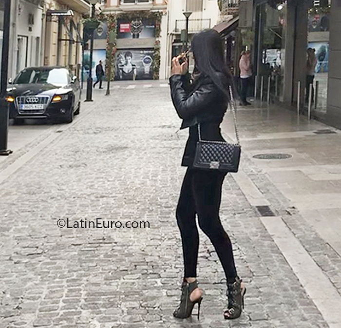 Date this voluptuous Spain girl Mari from Valencia ES646