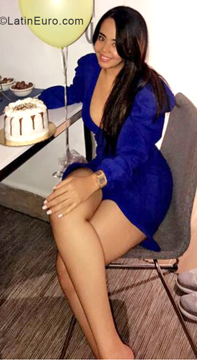 Date this good-looking Dominican Republic girl Lys from Santo Domingo DO40135