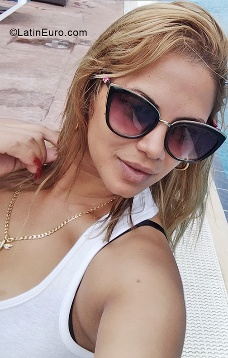 Date this foxy Cuba girl Lia from  CU787