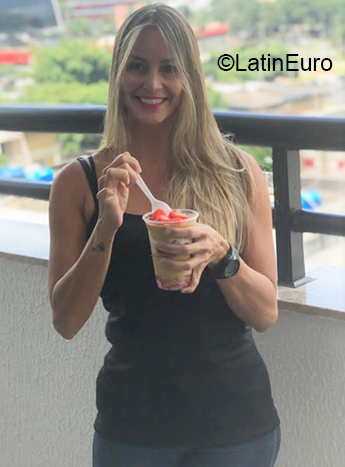 Date this nice looking Brazil girl Alyne from Brasilia BR11432