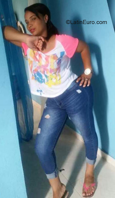 Date this attractive Dominican Republic girl Clarisa from Santiago DO40150
