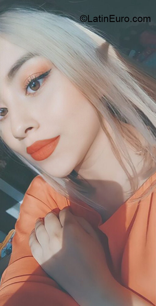 Date this hot Colombia girl Laura from Cali CO30735