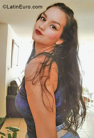 Date this nice looking Venezuela girl Nelsimar from Caracas VE4053