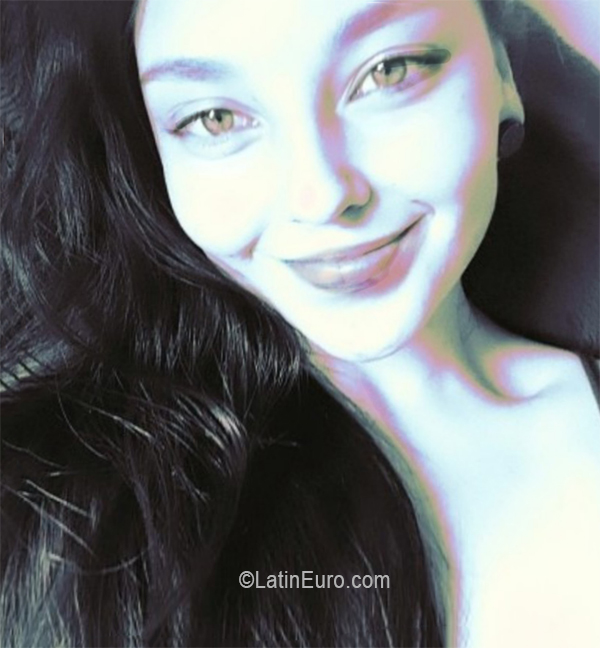 Date this georgeous Colombia girl Andrea from Chia CO30828